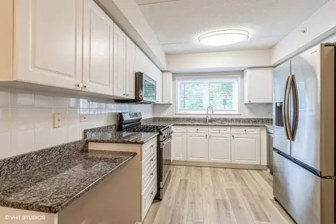 Kitchen - 740 Creekside Dr #101, Mount Prospect, IL 60056 photo 1 of 1