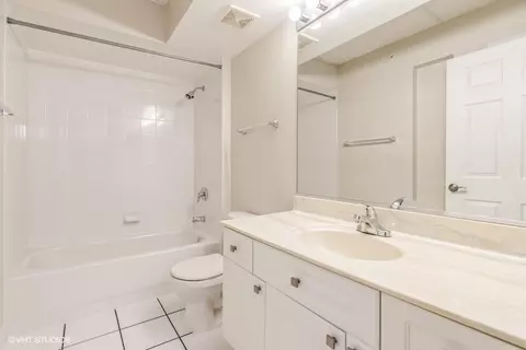 Bath - 740 Creekside Dr #101, Mount Prospect, IL 60056 photo 3 of 3