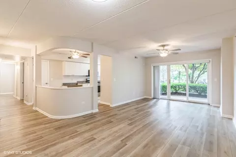 Living - 740 Creekside Dr #101, Mount Prospect, IL 60056 photo 2 of 3