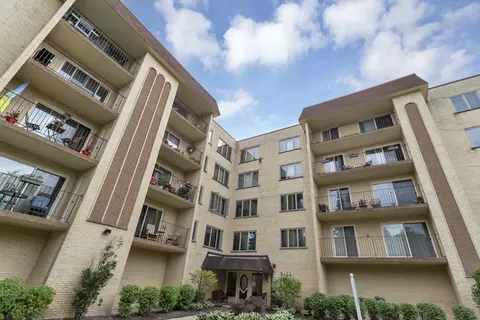 6433 W Belle Plaine Ave #404, Chicago, IL 60634
