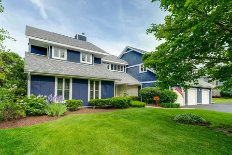 2340 W Steeple Chase Cir W, Libertyville, IL 60048