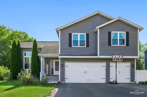 1206 Holiday Dr, Lake Holiday, IL 60552
