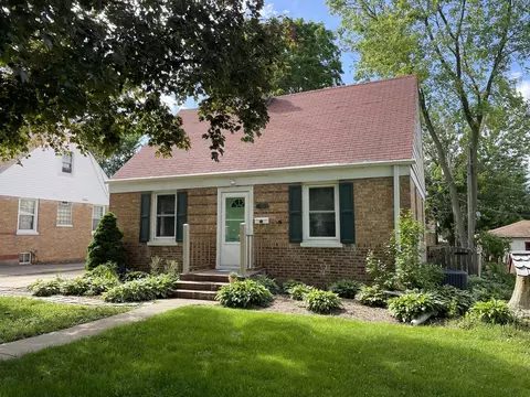 535 Kendall Ln, Dekalb, IL 60115