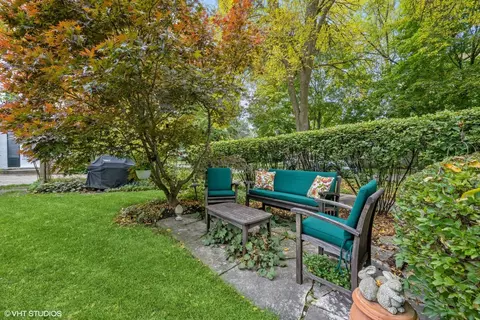 Exterior - 415 Berkeley Ave, Winnetka, IL 60093 photo 5 of 6