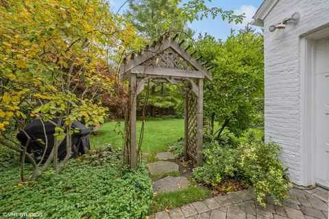 Exterior - 415 Berkeley Ave, Winnetka, IL 60093 photo 3 of 6