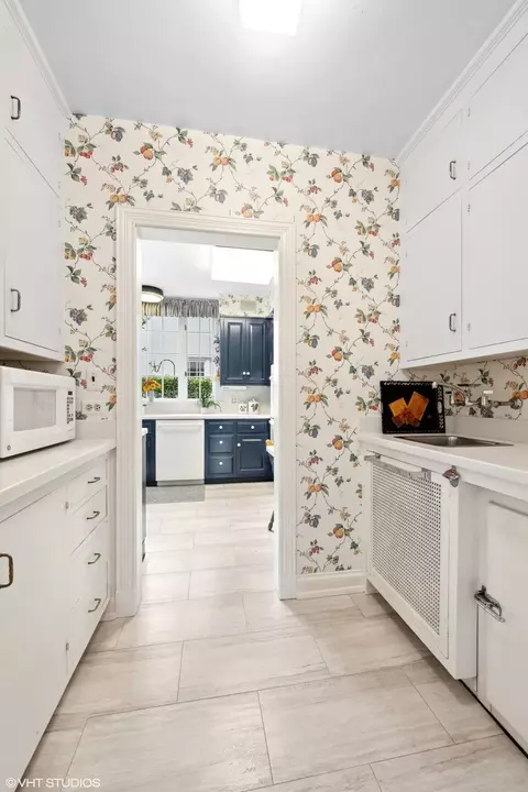 Kitchen - 415 Berkeley Ave, Winnetka, IL 60093 photo 1 of 3