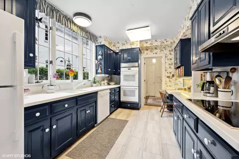 Kitchen - 415 Berkeley Ave, Winnetka, IL 60093 photo 3 of 3