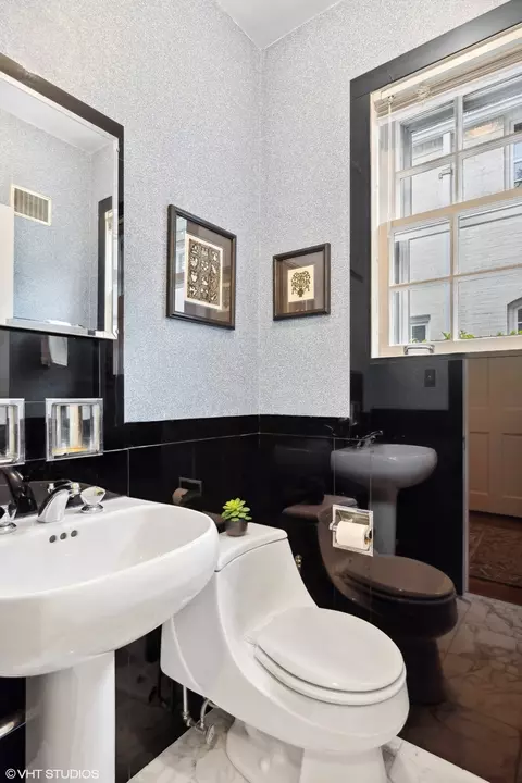 Bath - 415 Berkeley Ave, Winnetka, IL 60093 photo 1 of 3