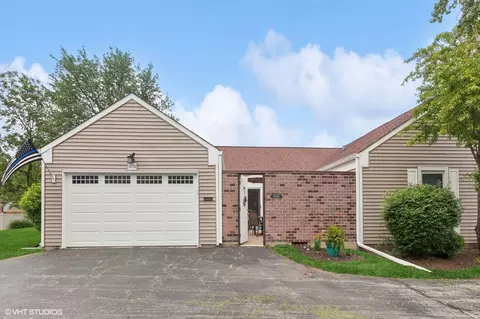 1038 Dartmouth Dr, Wheaton, IL 60189