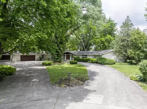 634 N Ironwood Dr, Arlington Heights, IL 60004