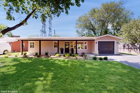 418 Princeton Dr, North Aurora, IL 60542