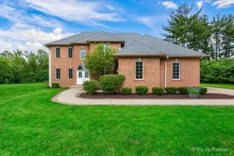 8208 Redtail Dr, Crystal Lake, IL 60014