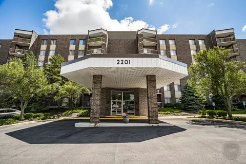 2201 S Grace St #605, Lombard, IL 60148