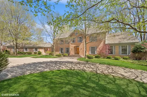 7 Bristol Rd, Northfield, IL 60093