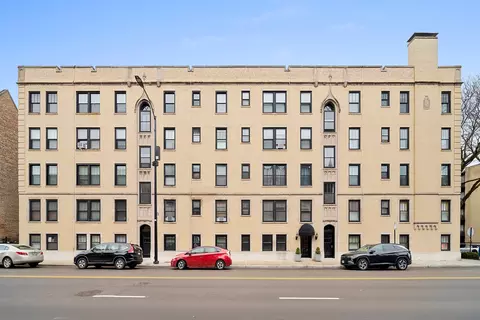604 W Addison St #B2, Chicago, IL 60613