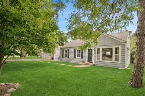 1500 Deerfield Pl, Highland Park, IL 60035