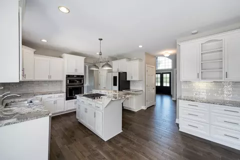 Kitchen - 11344 Abbey Rd, Mokena, IL 60448 photo 3 of 4