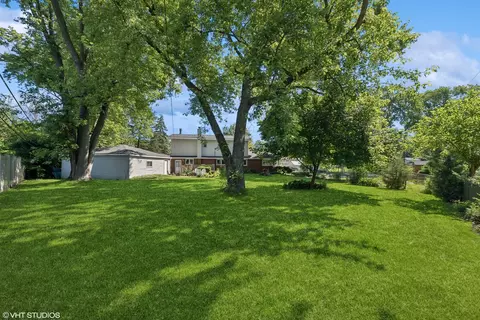 Exterior - 208 Spring Ct, Roselle, IL 60172 photo 4 of 5