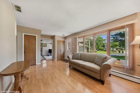 Living - 208 Spring Ct, Roselle, IL 60172 photo 1 of 4