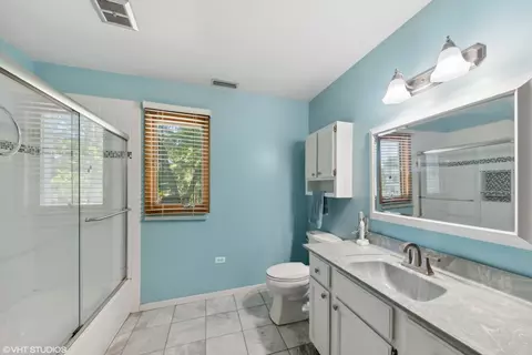 Bath - 208 Spring Ct, Roselle, IL 60172 photo 1 of 3
