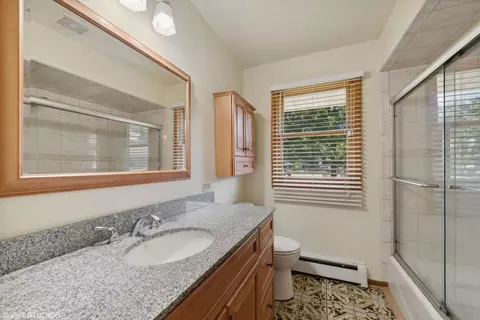 Bath - 208 Spring Ct, Roselle, IL 60172 photo 2 of 3