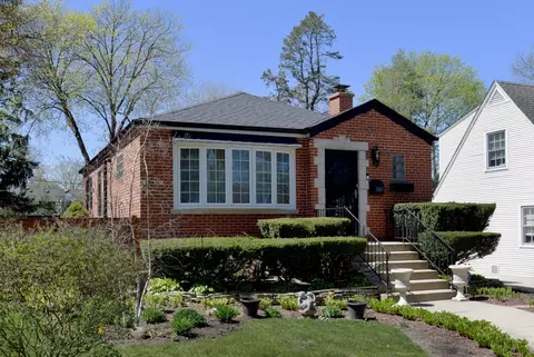 214 N Emerson St, Mount Prospect, IL 60056