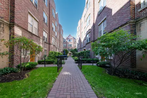 1120 Washington Blvd #1B, Oak Park, IL 60302