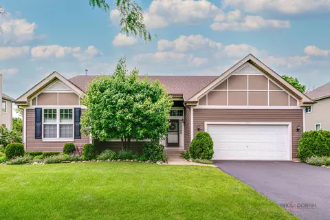 5646 Chapel Hl, Gurnee, IL 60031