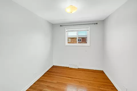 Bedroom - 8666 Gregory Ln #E, Des Plaines, IL 60016 photo 5 of 6