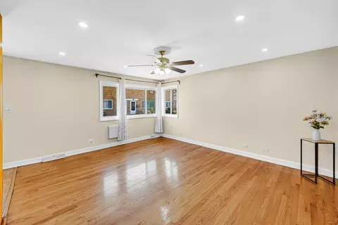 Living - 8666 Gregory Ln #E, Des Plaines, IL 60016 photo 2 of 3