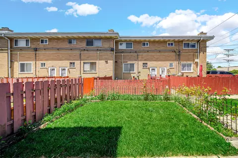 Exterior - 8666 Gregory Ln #E, Des Plaines, IL 60016 photo 2 of 5