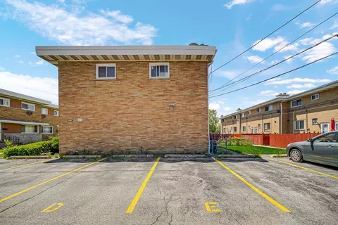 Exterior - 8666 Gregory Ln #E, Des Plaines, IL 60016 photo 3 of 5