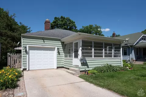 929 N 12th St, Dekalb, IL 60115