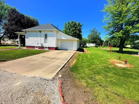 Exterior - 505 Morgan St, Long Point, IL 61333 photo 3 of 10