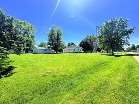 Exterior - 505 Morgan St, Long Point, IL 61333 photo 6 of 10