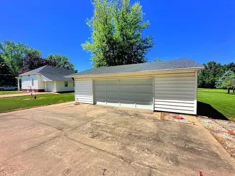 Exterior - 505 Morgan St, Long Point, IL 61333 photo 4 of 10
