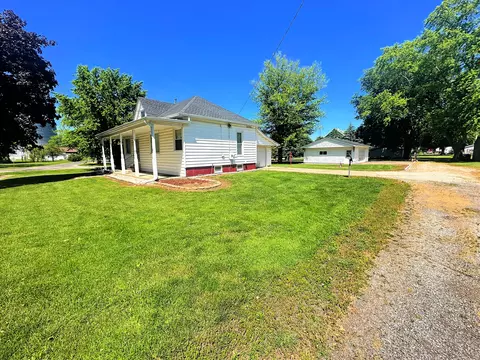 Exterior - 505 Morgan St, Long Point, IL 61333 photo 2 of 10