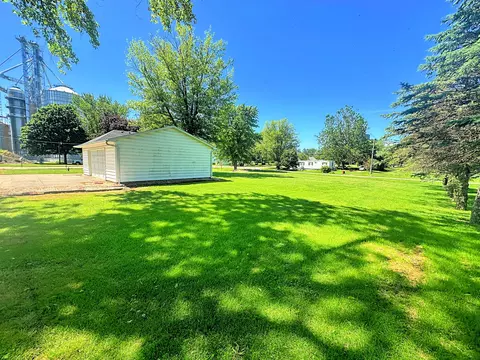 Exterior - 505 Morgan St, Long Point, IL 61333 photo 5 of 10