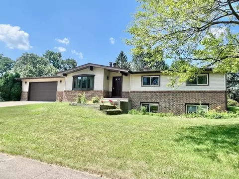 333 Fox Trot, Dixon, IL 61021