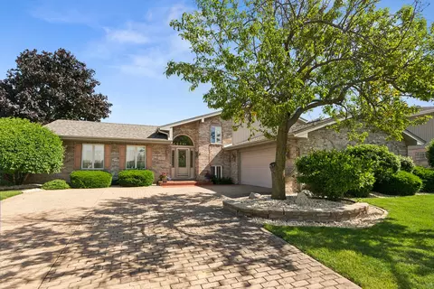 9332 Bayberry Ln, Tinley Park, IL 60487
