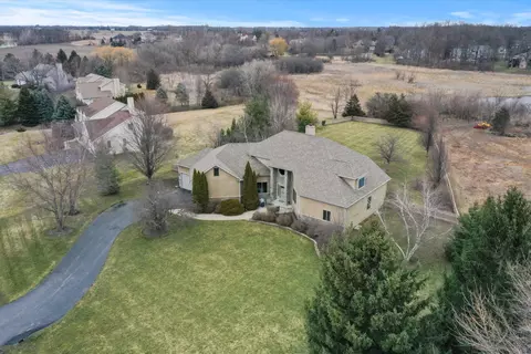 6206 Whiteoak Dr, Mchenry, IL 60050