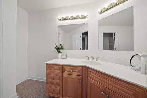 Bath - 6206 Whiteoak Dr, Mchenry, IL 60050 photo 5 of 5