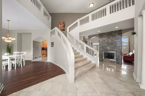 Entry Way - 6206 Whiteoak Dr, Mchenry, IL 60050 photo 3 of 3