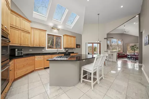 Kitchen - 6206 Whiteoak Dr, Mchenry, IL 60050 photo 2 of 5
