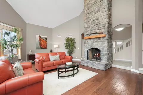 Living - 6206 Whiteoak Dr, Mchenry, IL 60050 photo 1 of 3