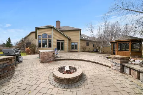Exterior - 6206 Whiteoak Dr, Mchenry, IL 60050 photo 4 of 5
