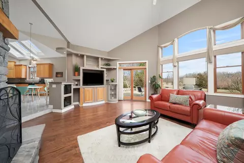 Living - 6206 Whiteoak Dr, Mchenry, IL 60050 photo 3 of 3