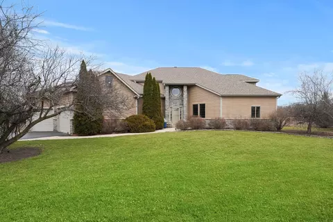 Exterior - 6206 Whiteoak Dr, Mchenry, IL 60050 photo 1 of 5