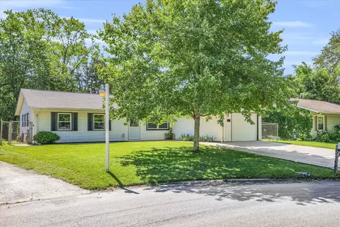 7 Southwood Ct, Champaign, IL 61821