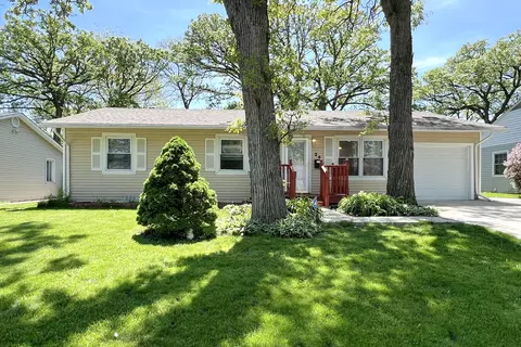 24 N Crestview Ter, Buffalo Grove, IL 60089